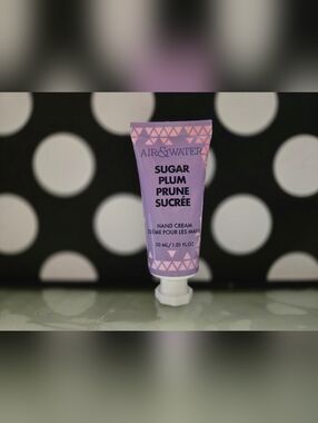 5/$25✨️Sugar Plum Hand Cream✨️